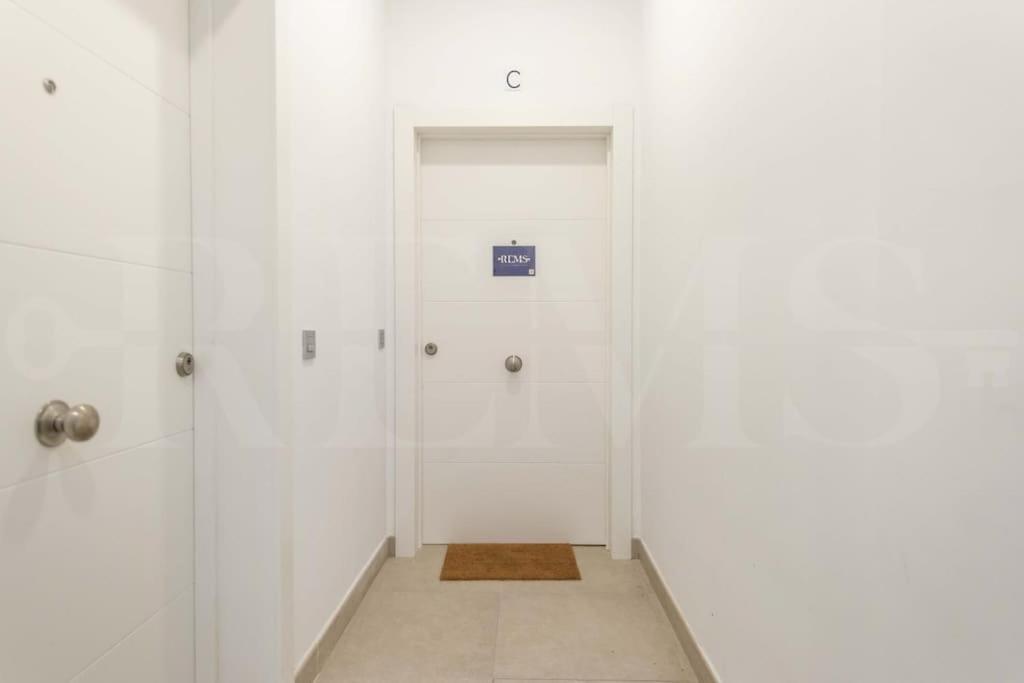 מאלגה Fresh & Stylish Apartment With Parking By Rems מראה חיצוני תמונה