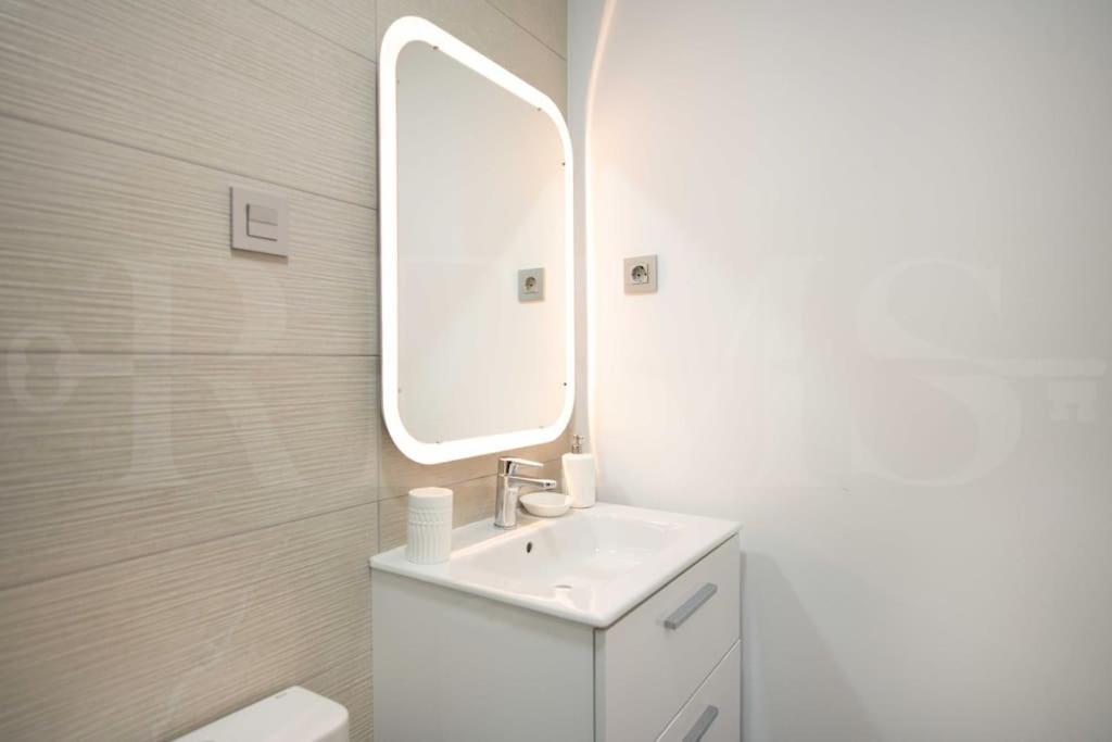 מאלגה Fresh & Stylish Apartment With Parking By Rems מראה חיצוני תמונה