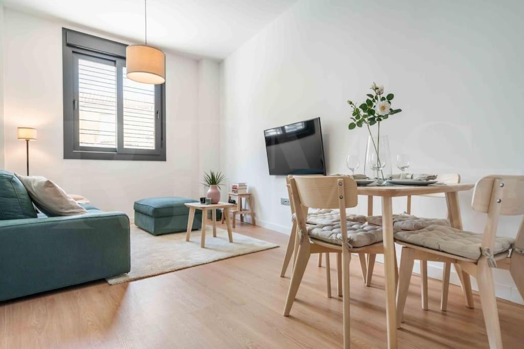 מאלגה Fresh & Stylish Apartment With Parking By Rems מראה חיצוני תמונה