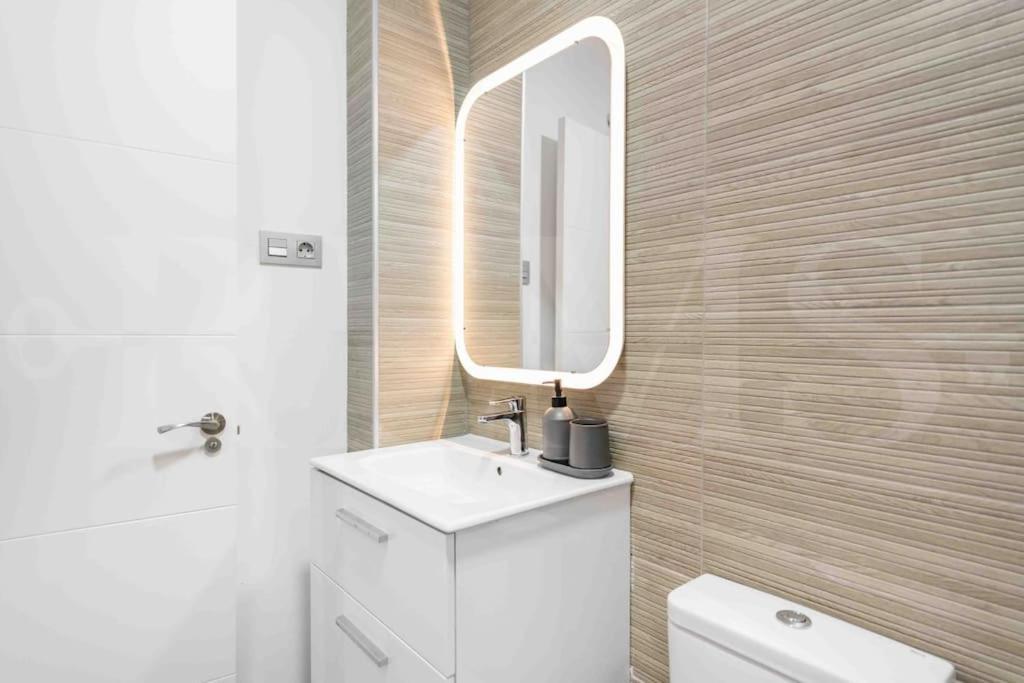 מאלגה Fresh & Stylish Apartment With Parking By Rems מראה חיצוני תמונה