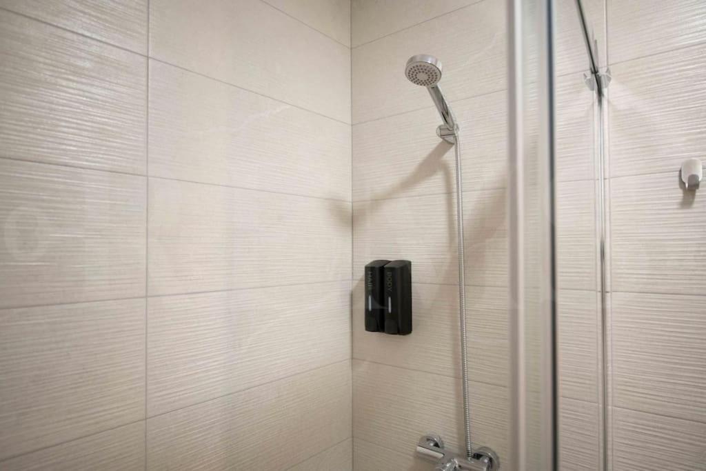 מאלגה Fresh & Stylish Apartment With Parking By Rems מראה חיצוני תמונה