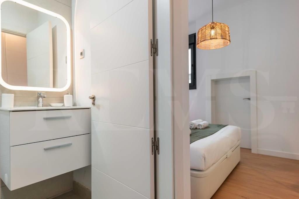 מאלגה Fresh & Stylish Apartment With Parking By Rems מראה חיצוני תמונה