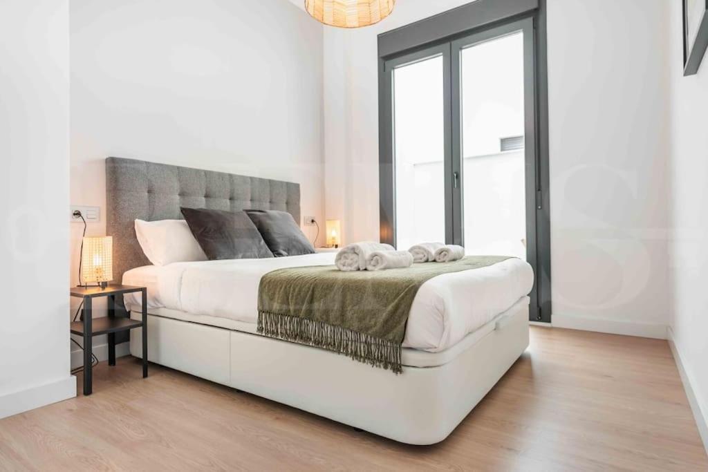 מאלגה Fresh & Stylish Apartment With Parking By Rems מראה חיצוני תמונה