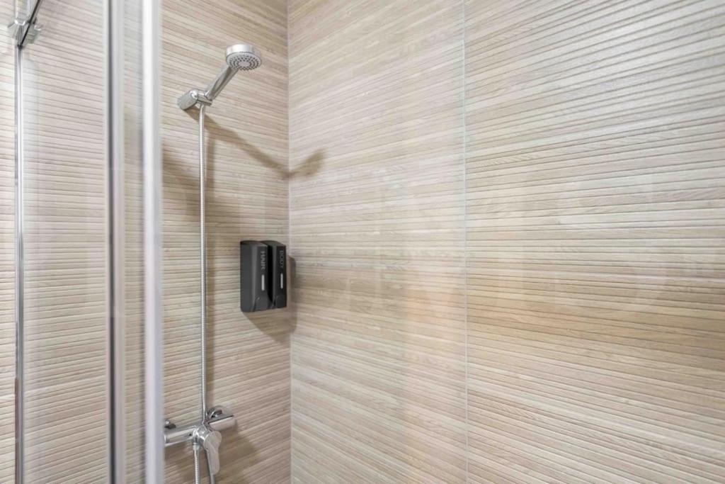 מאלגה Fresh & Stylish Apartment With Parking By Rems מראה חיצוני תמונה